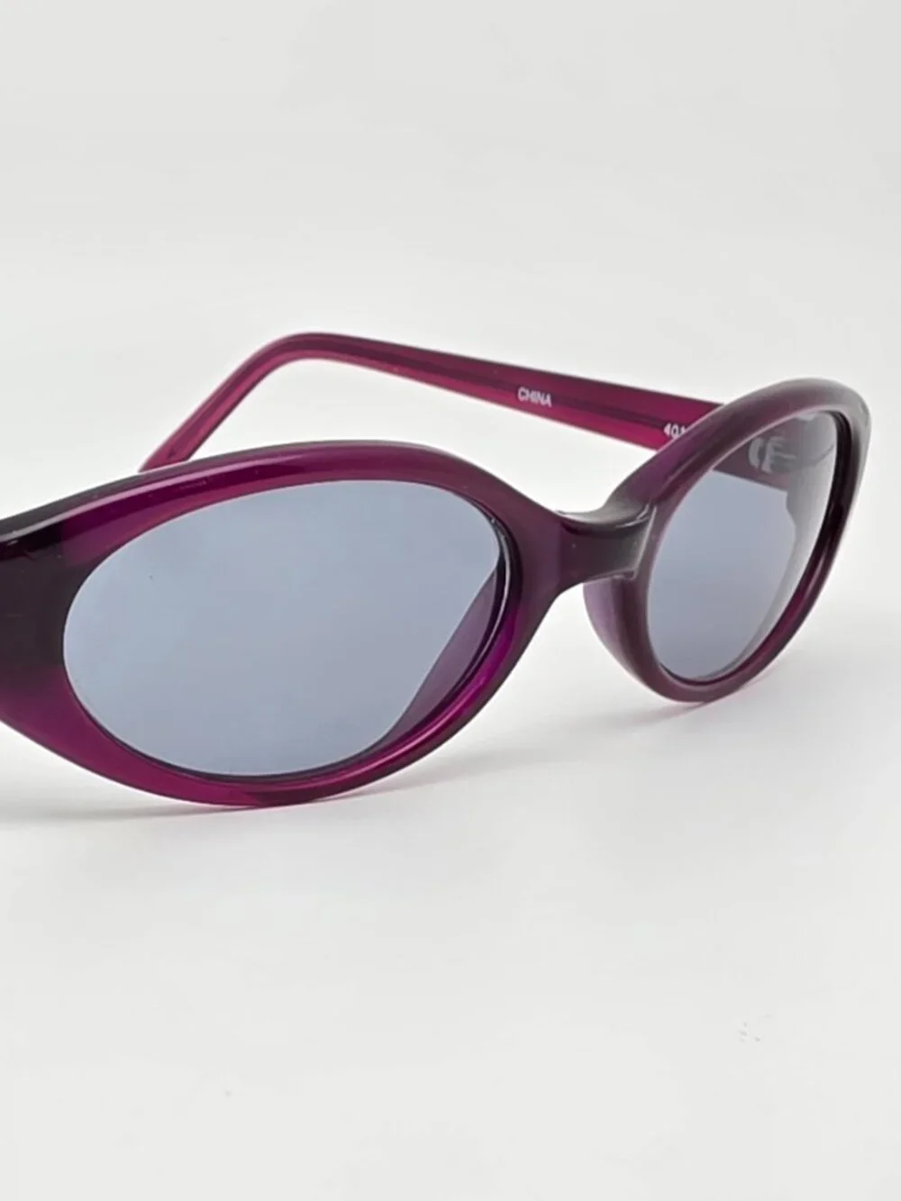 Tommy Hilfiger 4015 Crystal Purple Frame Blue Lens Sunglasses w/ Case 49-14-131